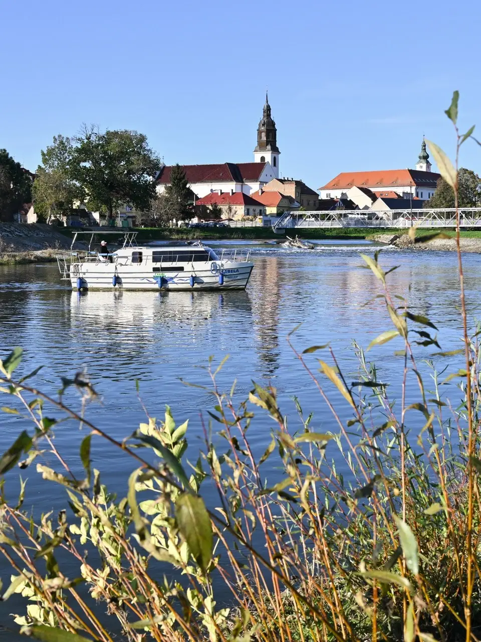 Obytná loď Isabela