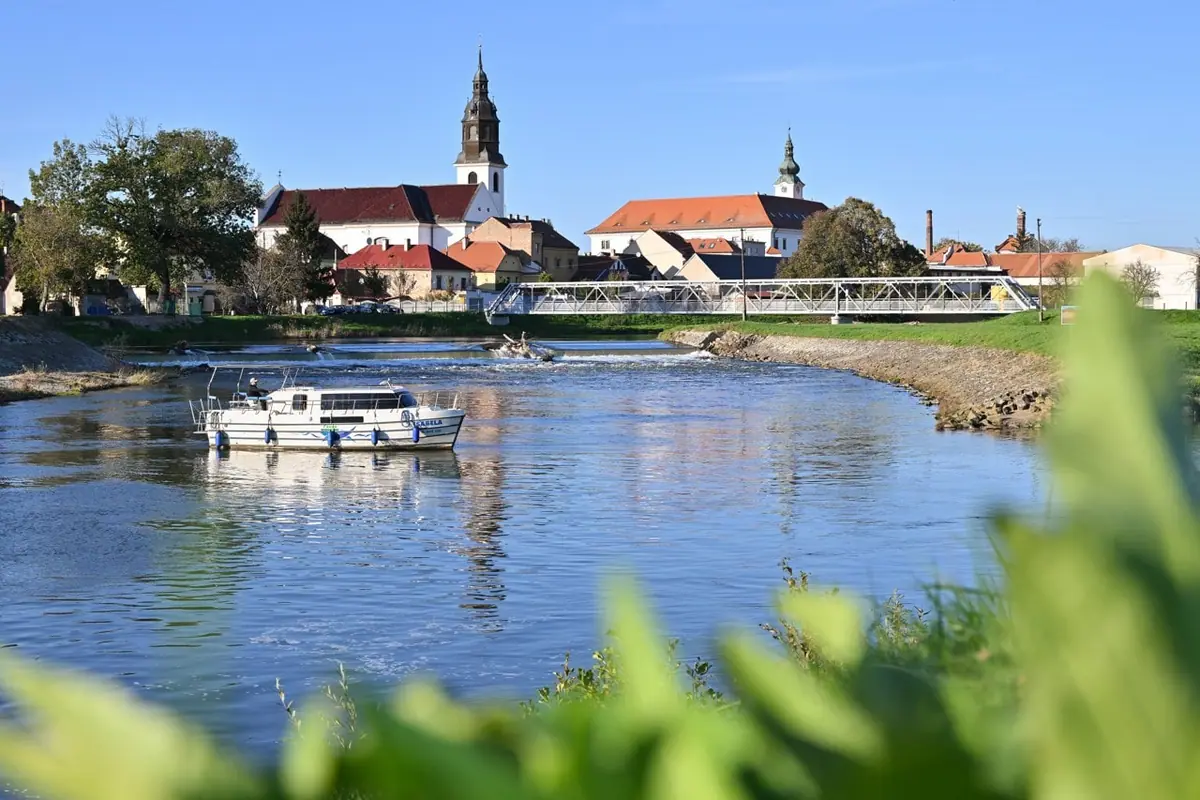 Obytná loď Isabela