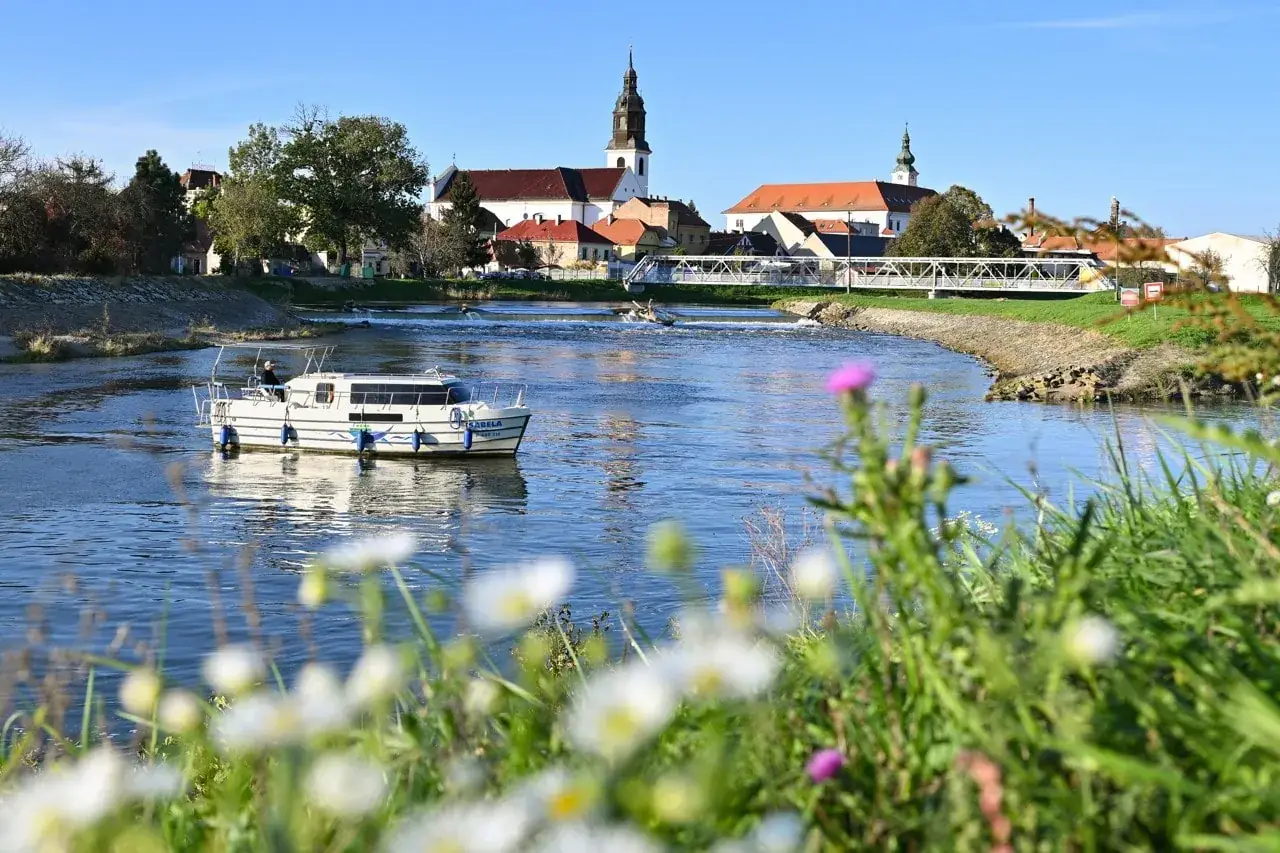 Obytná loď Isabela